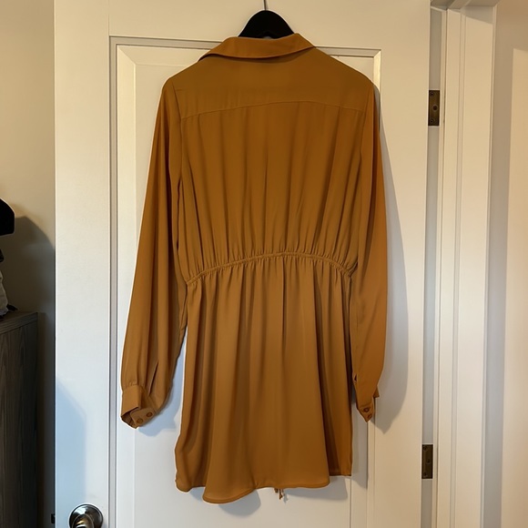 Ochre Yellow Mini Dress with v-neck, collar, elasticized waist with tie - Picture 5 of 5